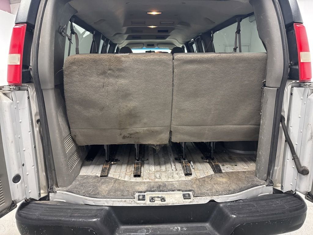 2011 Chevrolet Express Passenger 3500 1LS