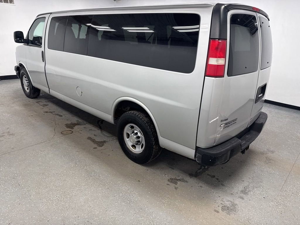 2011 Chevrolet Express Passenger 3500 1LS